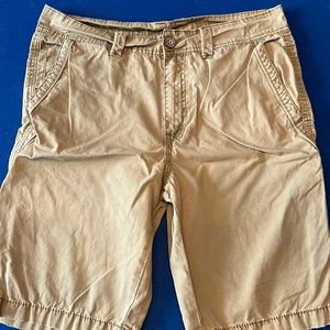 Buckle Khaki shorts